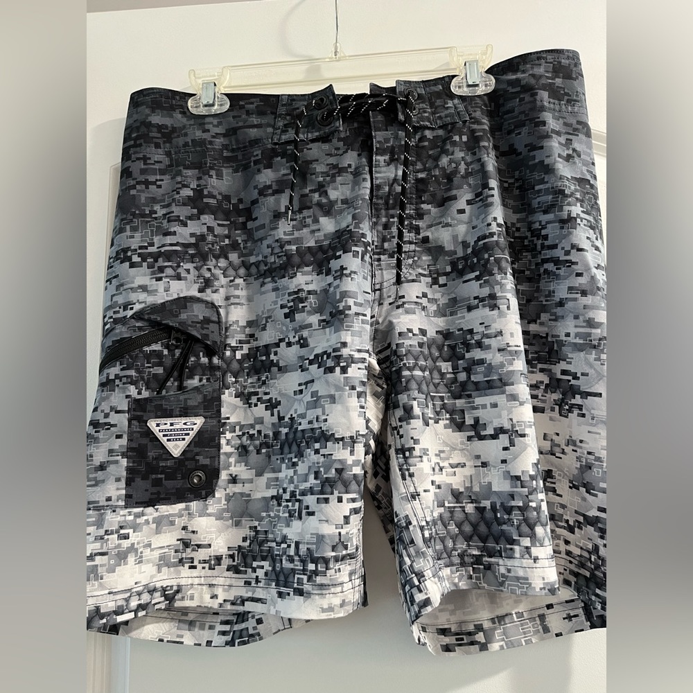 Mens Columbia PFG swim trunks/board shorts size 34